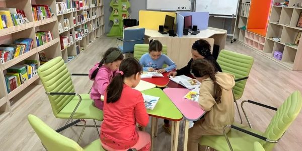 В честь Международного дня детской книги в «Центральной детской библиотеке»- филиал N 1 прошли литературные посиделки «Чудесное путешествие по волшебной стране книг»